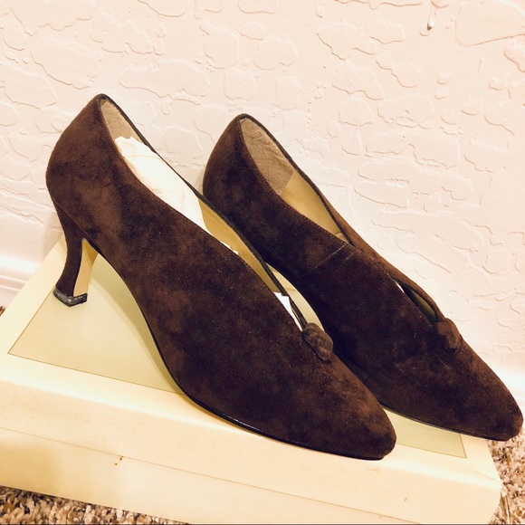 Vintage Patricia Brown Low Heel Pumps - Picture 2 of 8